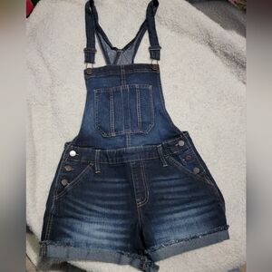 No Boundaries Dark denim bib shorts. Size M (7-9) NWOT 4 pockets